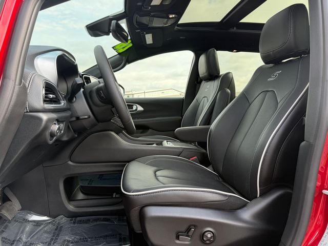 2026 Chrysler Pacifica Limited photo 4