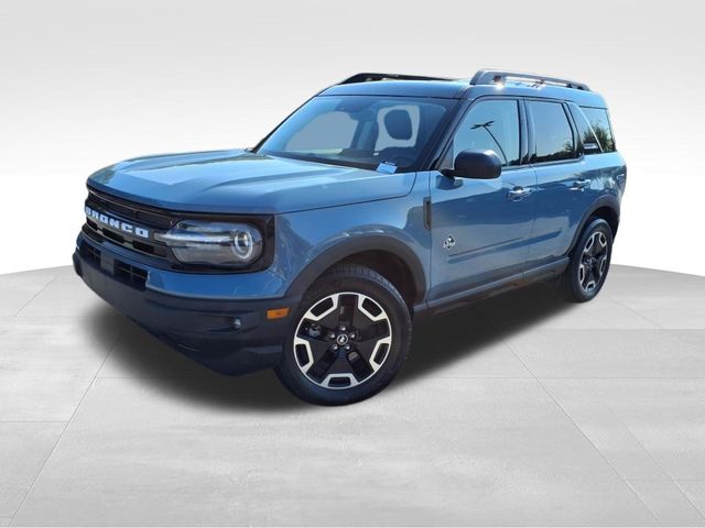 2023 Ford Bronco Sport Outer Banks photo 2