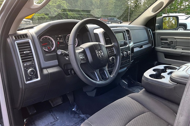 2020 Ram 1500 Classic Warlock photo 16