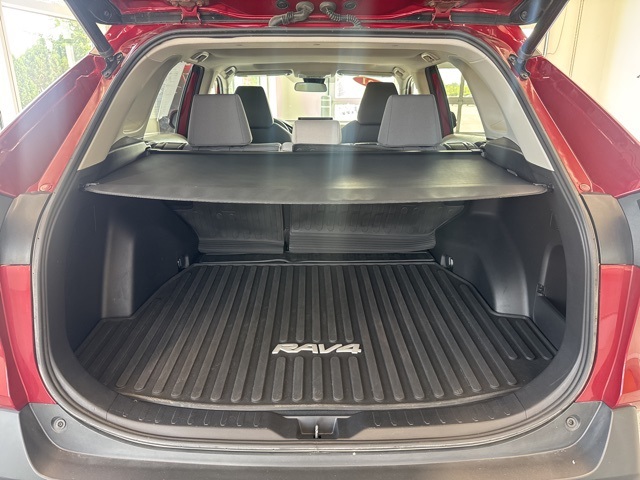 2021 Toyota RAV4 XLE photo 7