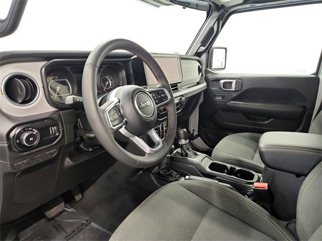 2024 Jeep Wrangler Sahara photo 16