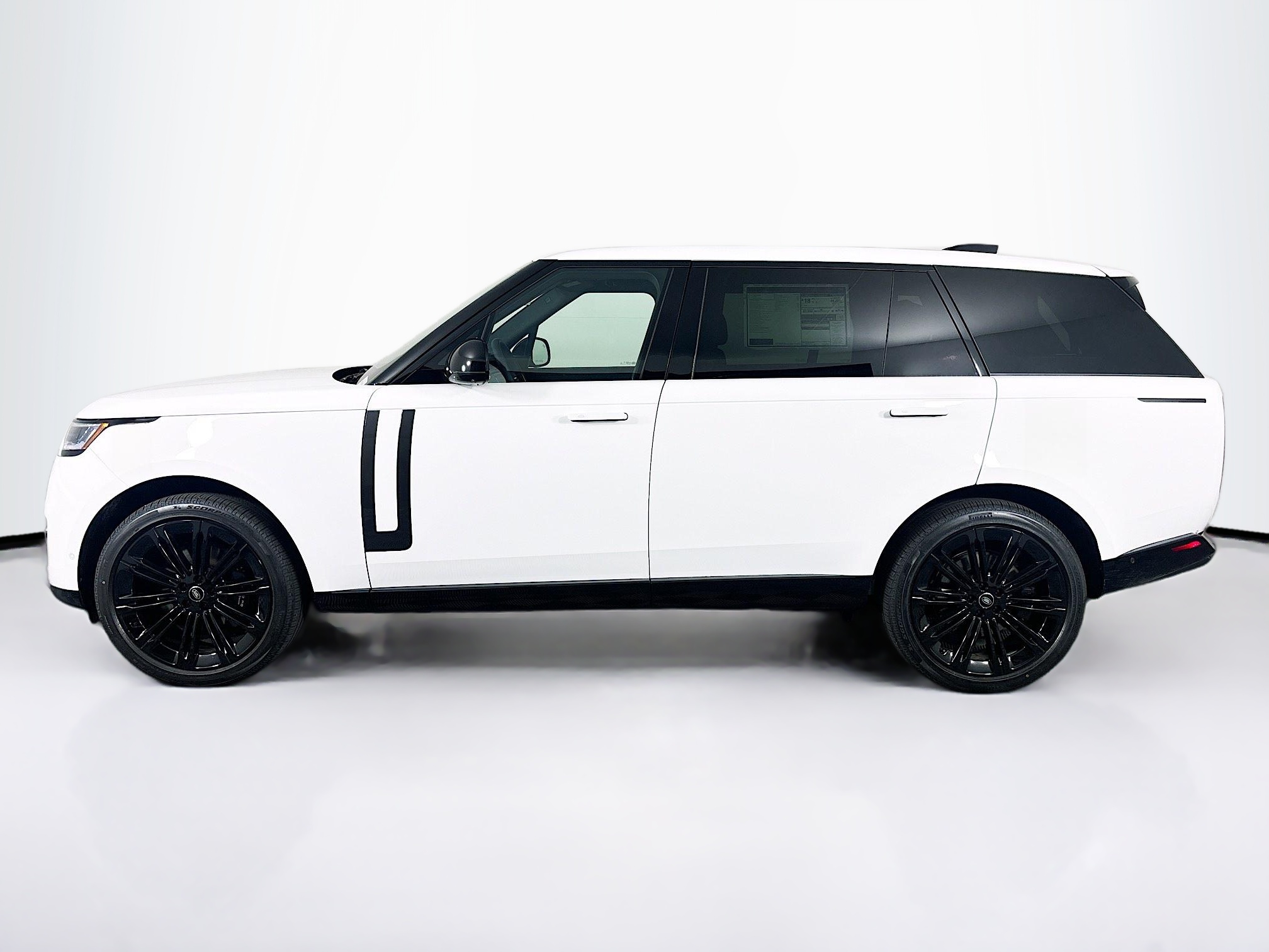 2025 Land Rover Range Rover SE photo 6