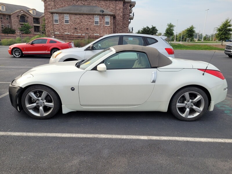 2007 Nissan 350Z Touring photo 3