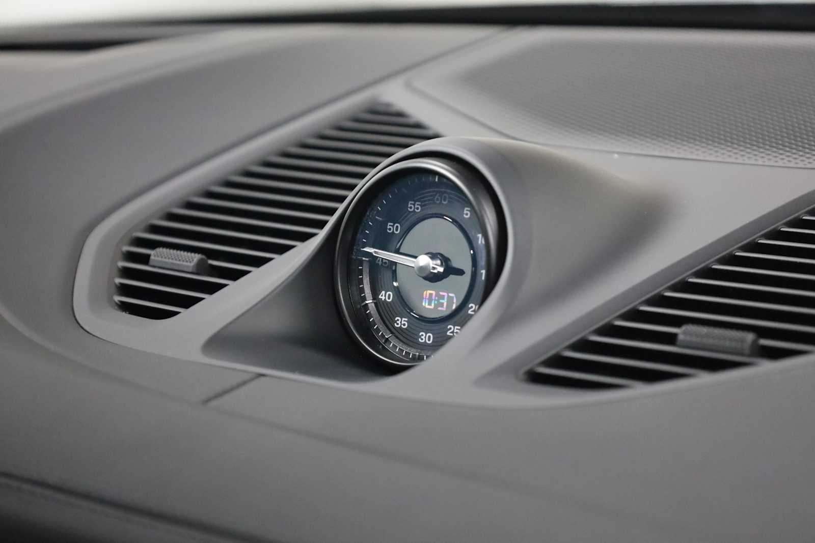 2025 Porsche Cayenne S photo 22