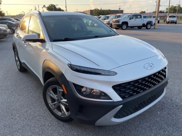 2022 Hyundai Kona SEL photo 2