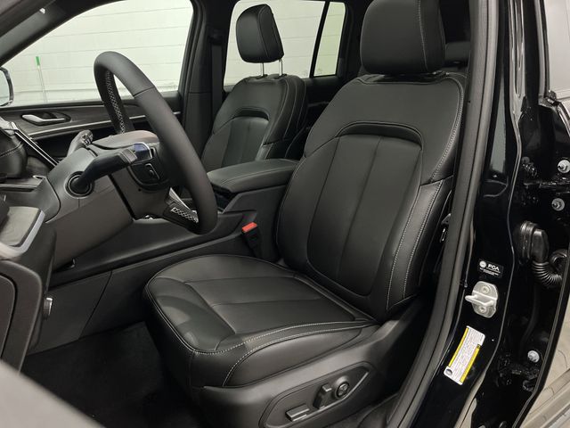 2025 Jeep Grand Cherokee Limited photo 3