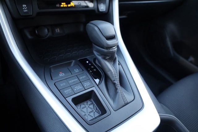 2024 Toyota RAV4 LE photo 20