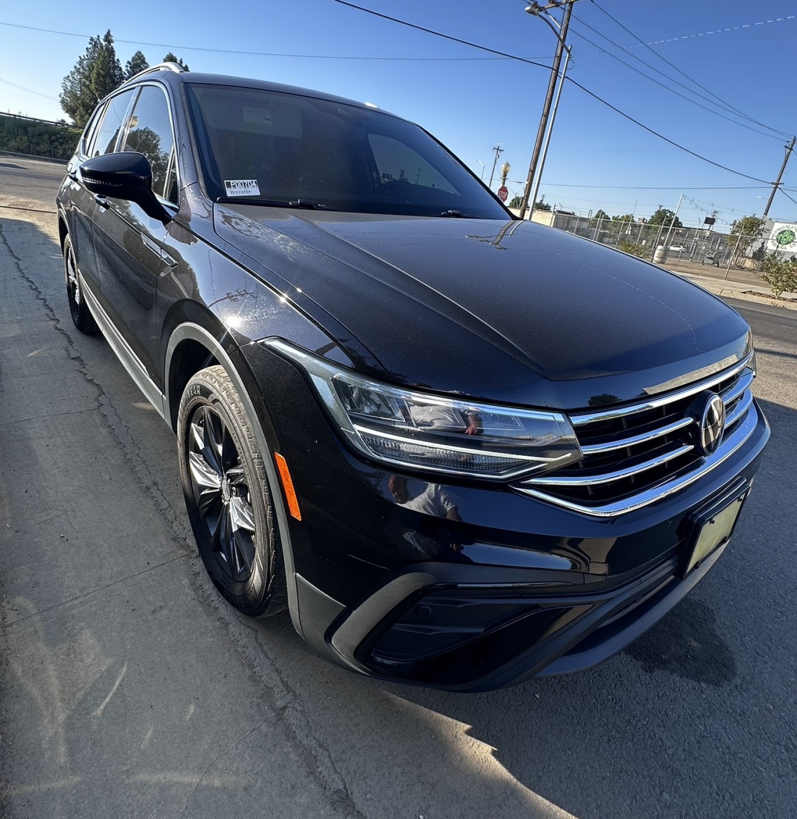2023 Volkswagen Tiguan SE photo 3