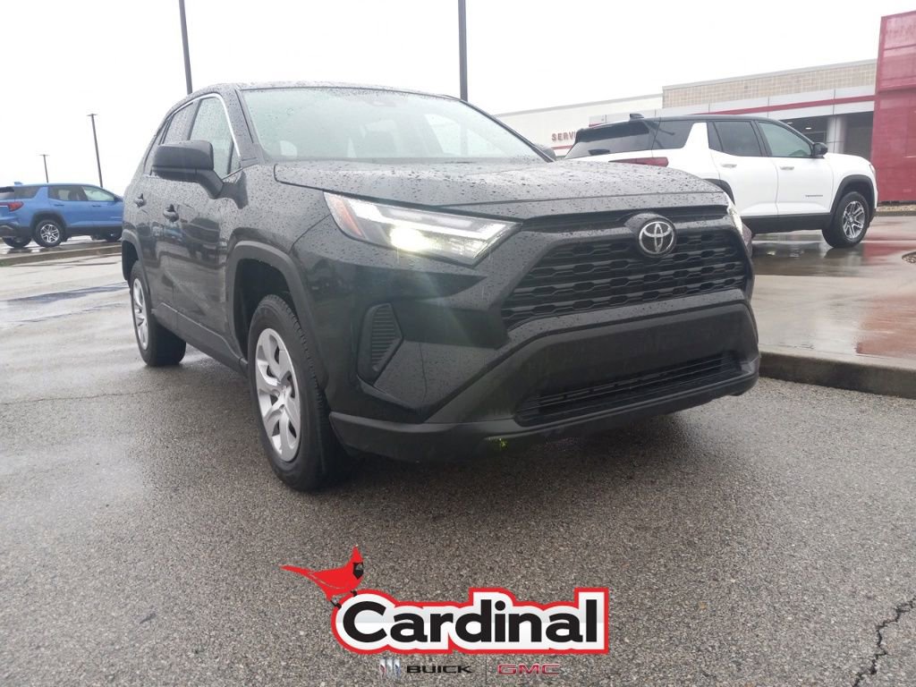 2024 Toyota RAV4 LE's photo