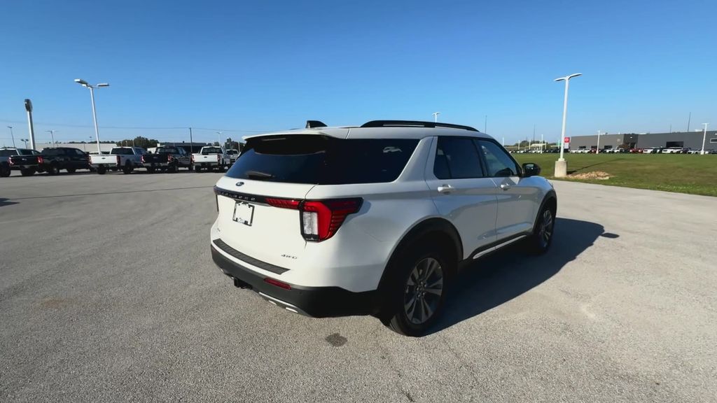2025 Ford Explorer photo 7