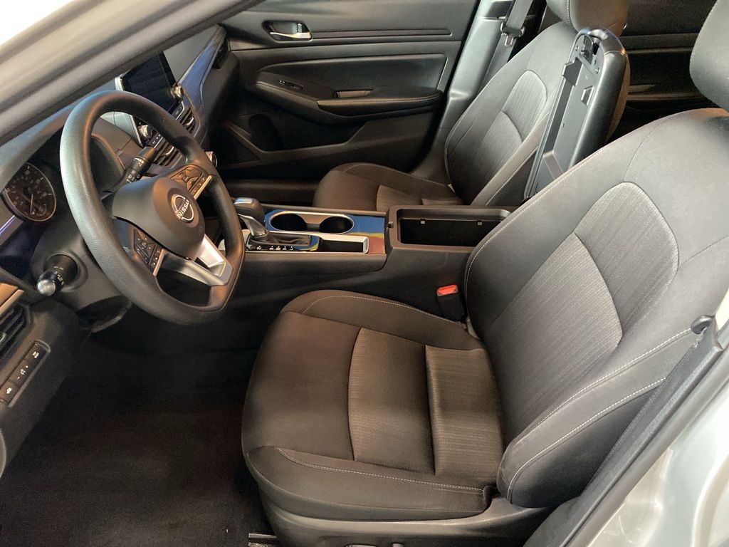 2024 Nissan Altima 2.5 SV photo 3