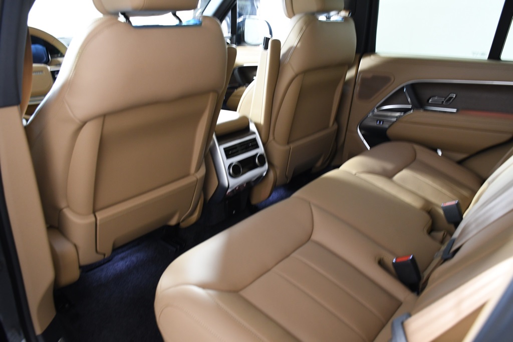 2025 Land Rover Range Rover SE photo 25