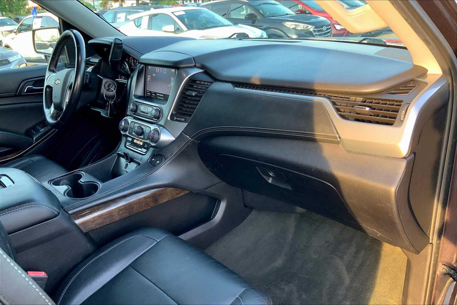 2015 Chevrolet Suburban LT photo 18