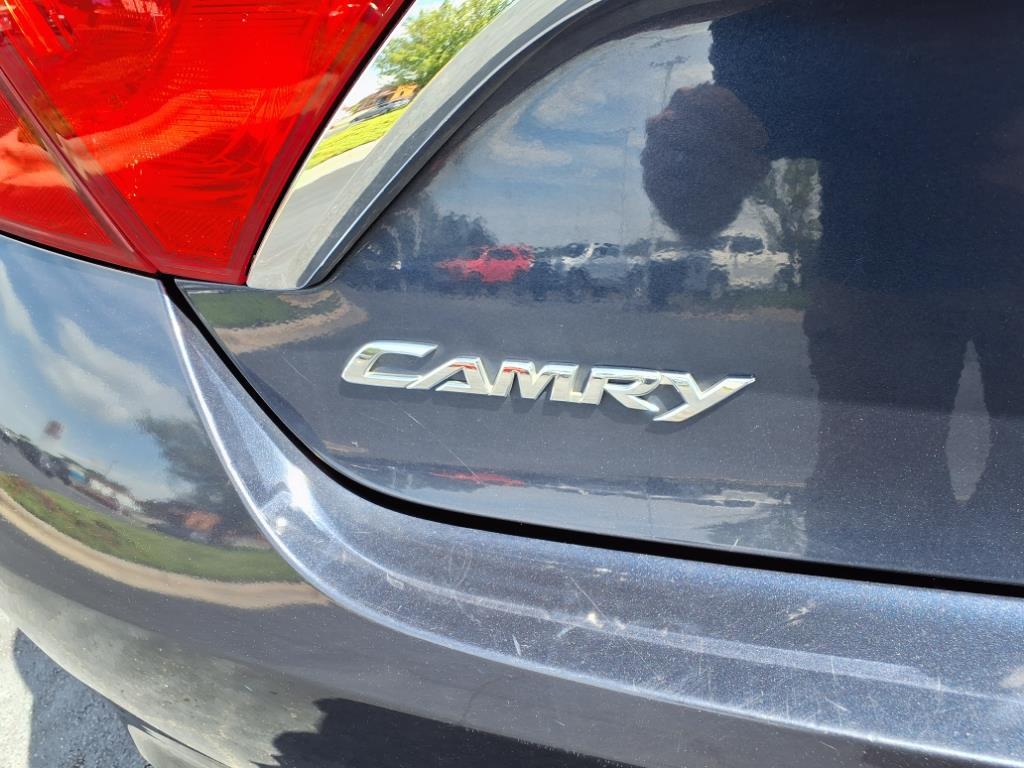 2015 Toyota Camry Hybrid LE photo 4