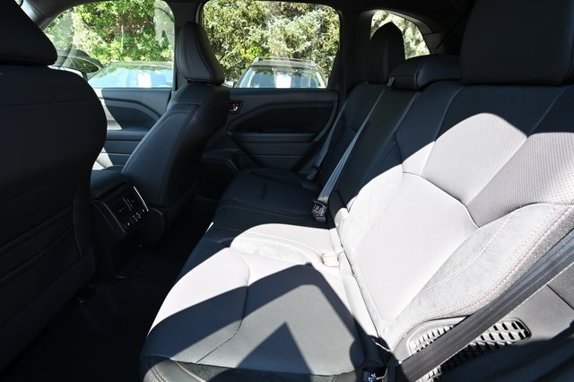 2025 Subaru Forester Touring photo 8