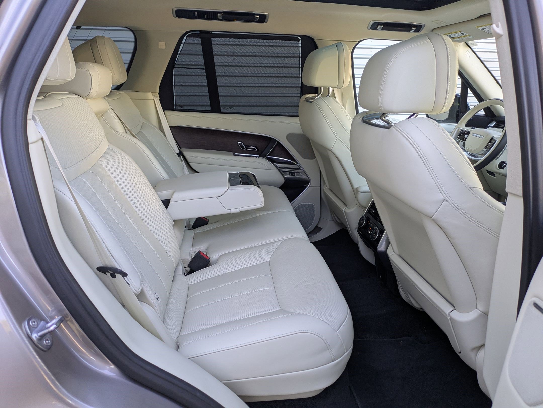 2023 Land Rover Range Rover SE photo 30