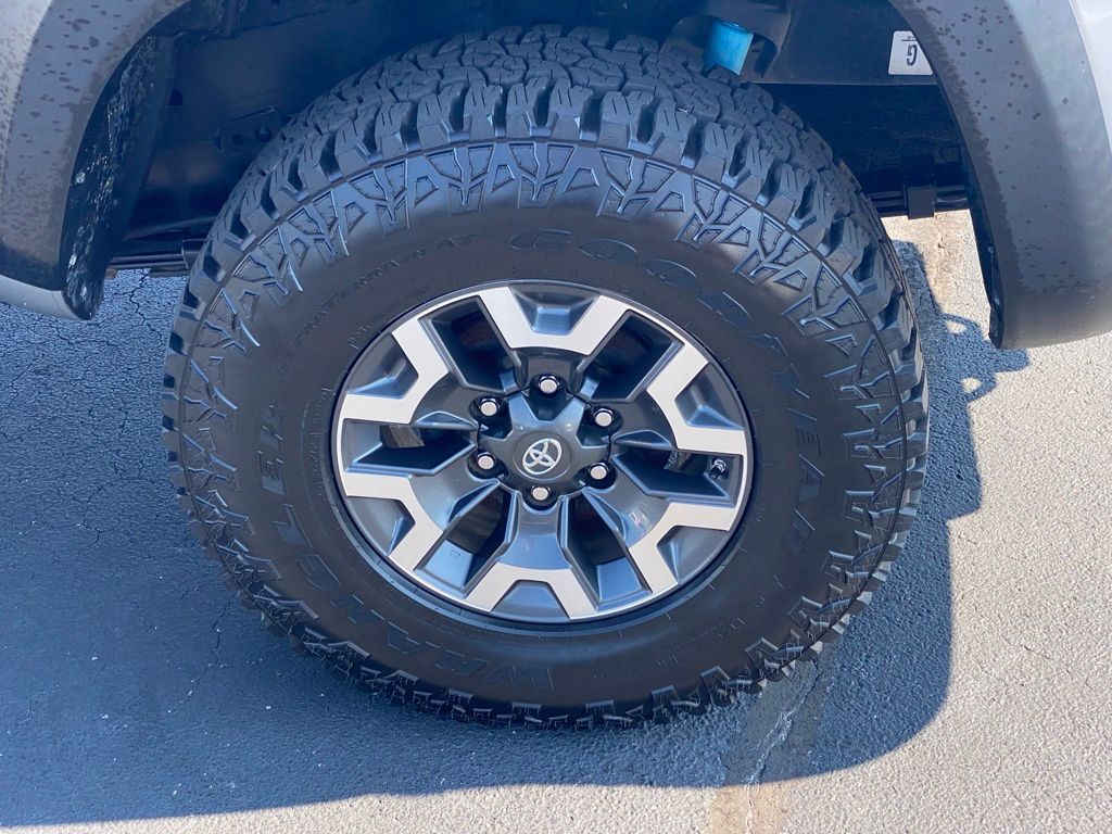 2020 Toyota Tacoma SR5 photo 22