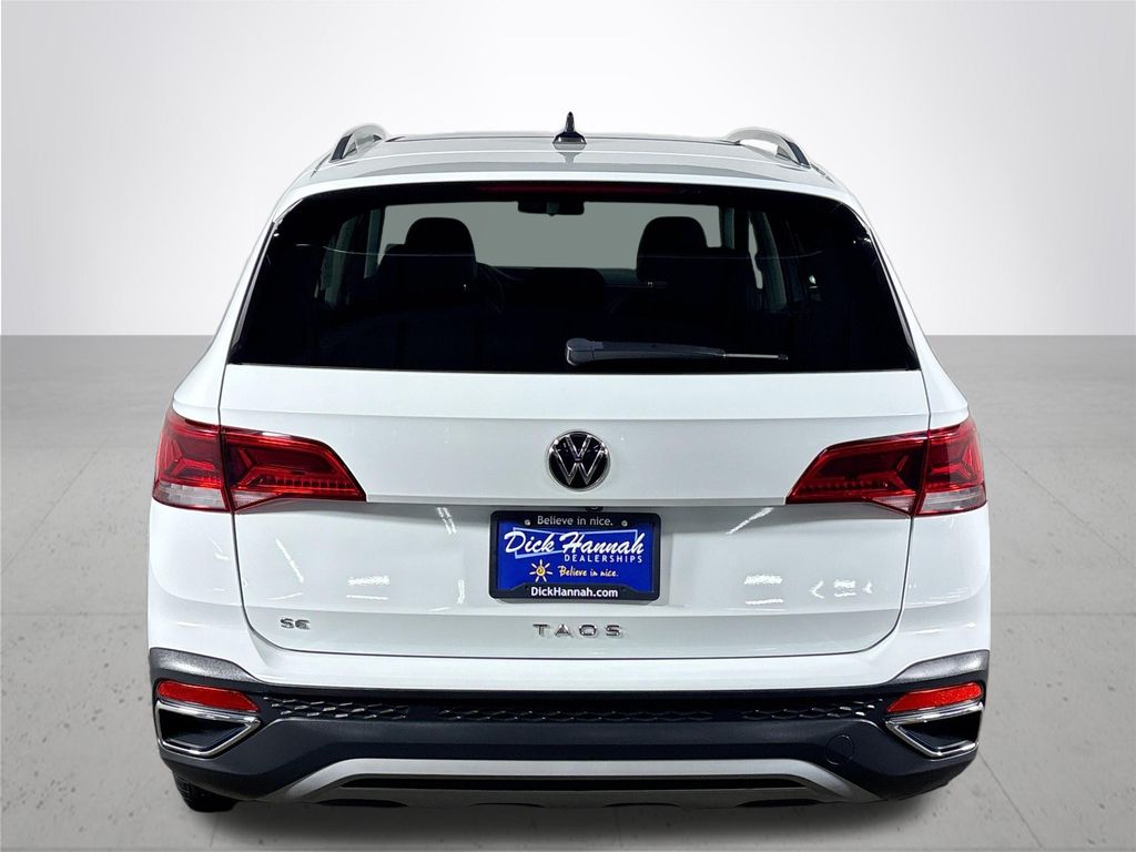 2022 Volkswagen Taos SE photo 3