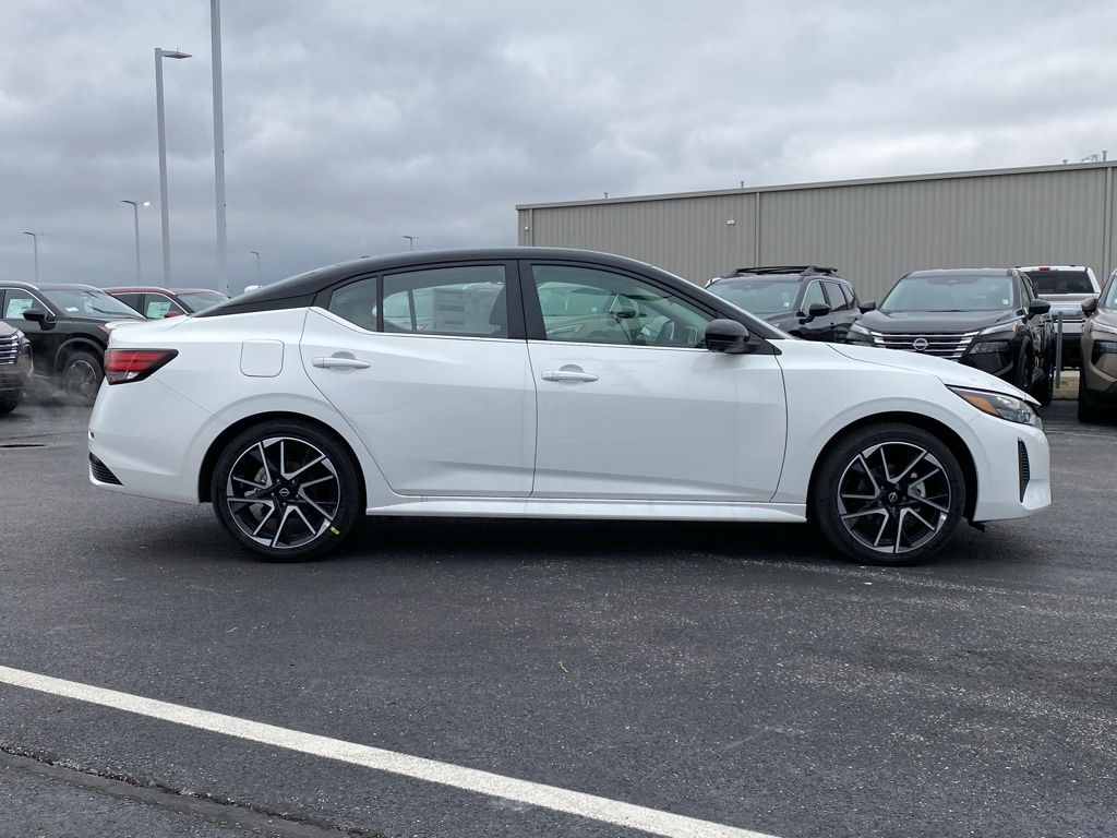 2025 Nissan Sentra SR photo 3