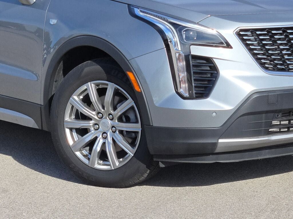 2023 Cadillac XT4 Premium Luxury photo 3