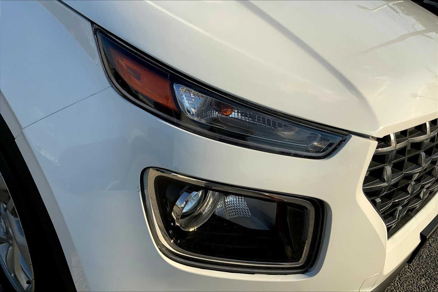2020 Hyundai Venue SEL photo 26