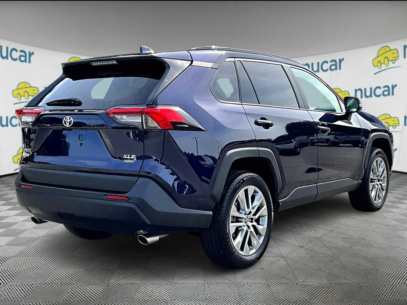 2023 Toyota RAV4 XLE Premium photo 3