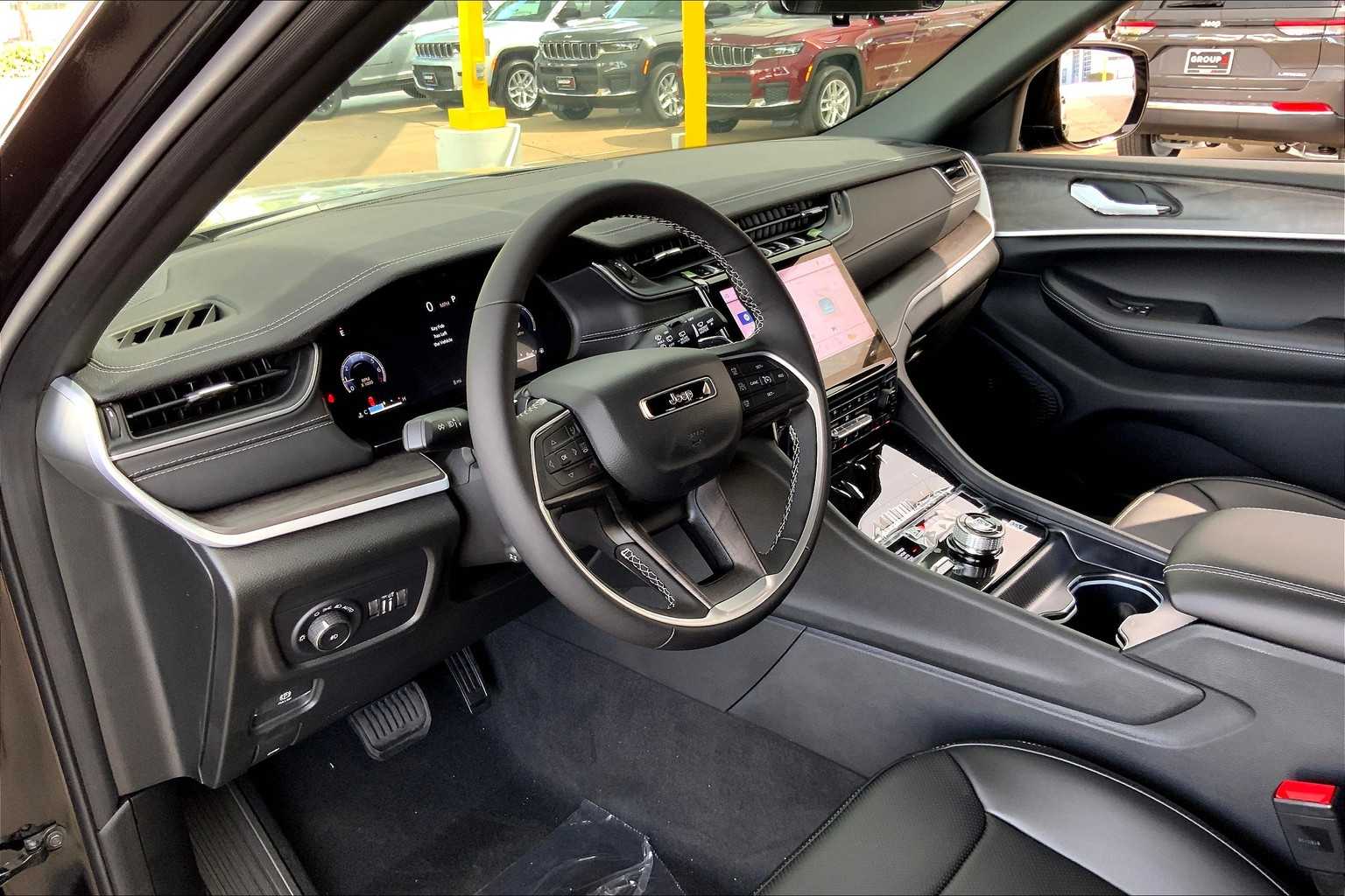 2025 Jeep Grand Cherokee Limited photo 8
