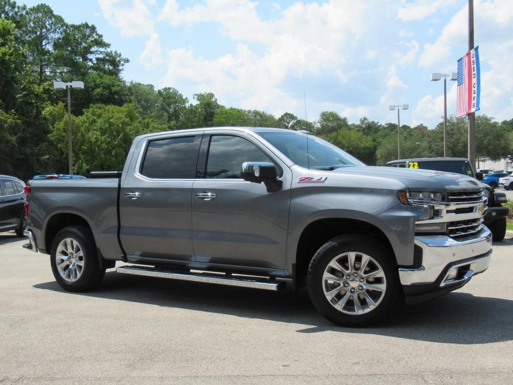 2022 Chevrolet Silverado 1500 LTZ photo 2