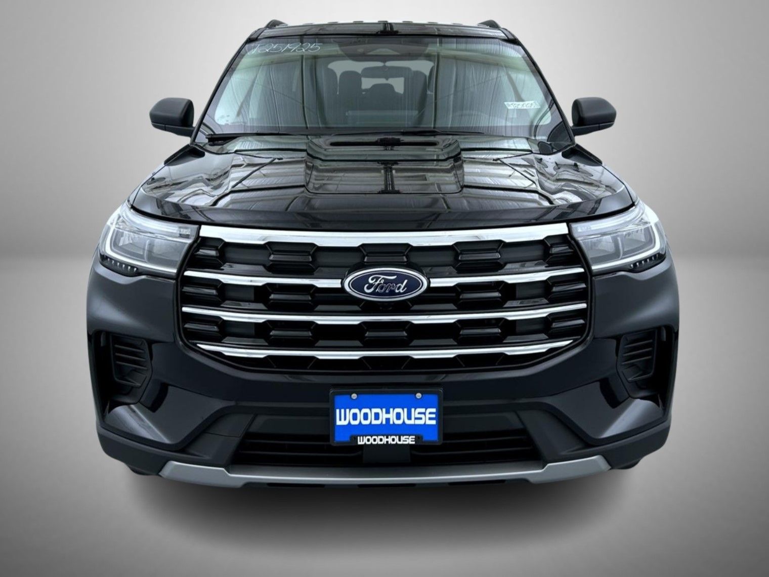 2025 Ford Explorer photo 2