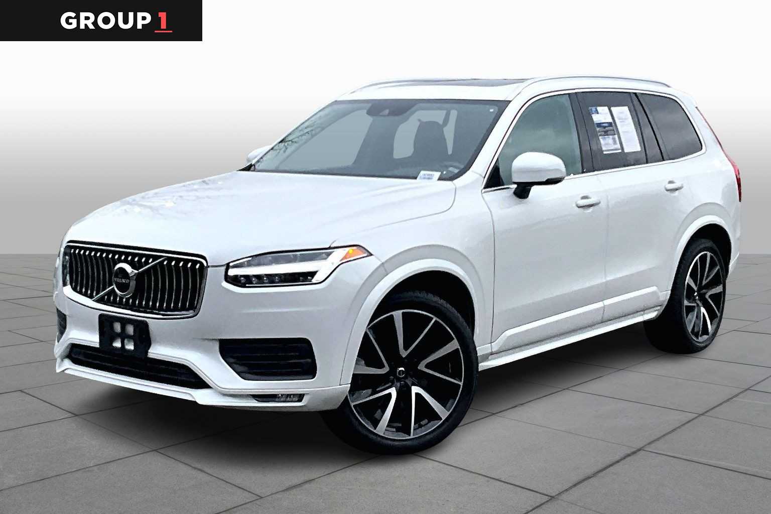 2020 Volvo XC90 Momentum's photo