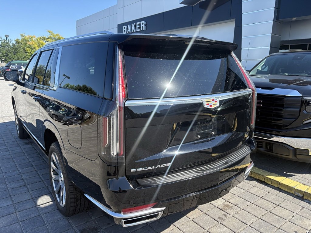 2024 Cadillac Escalade ESV Premium Luxury Platinum photo 3