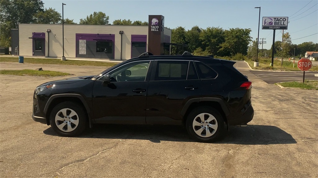 2021 Toyota RAV4 LE photo 4