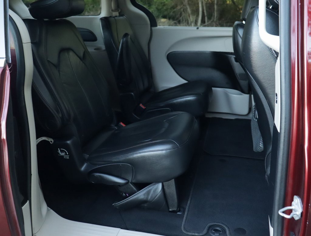 2017 Chrysler Pacifica Touring L photo 30