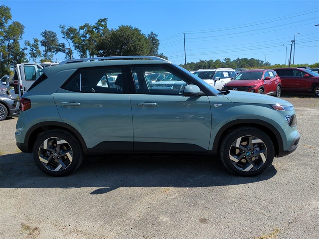 2025 Hyundai Venue SEL photo 2