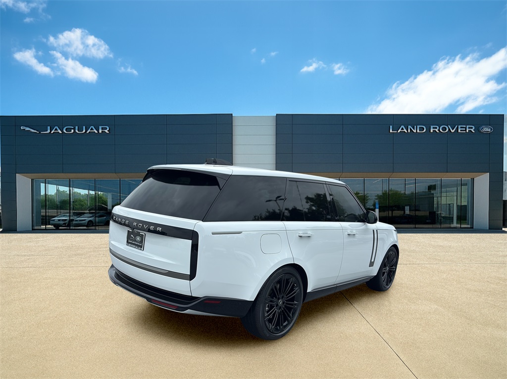 2025 Land Rover Range Rover SE photo 4