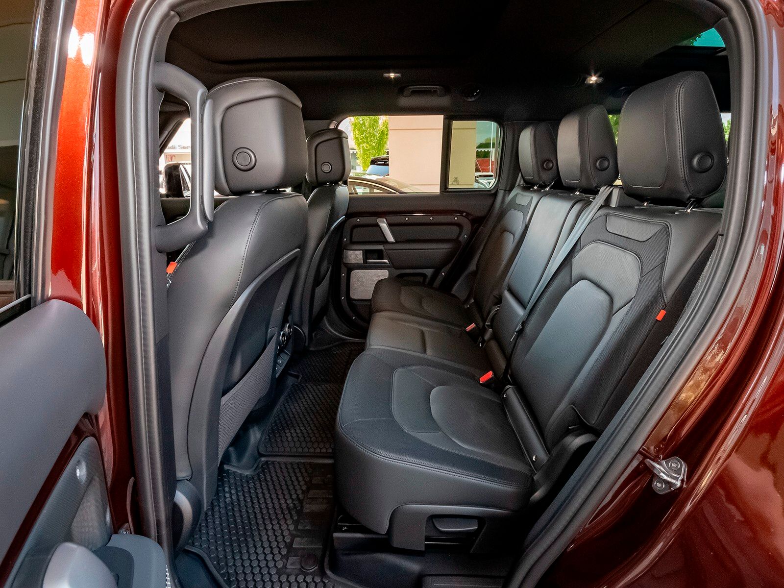 2024 Land Rover Defender 130 X-Dynamic SE photo 44