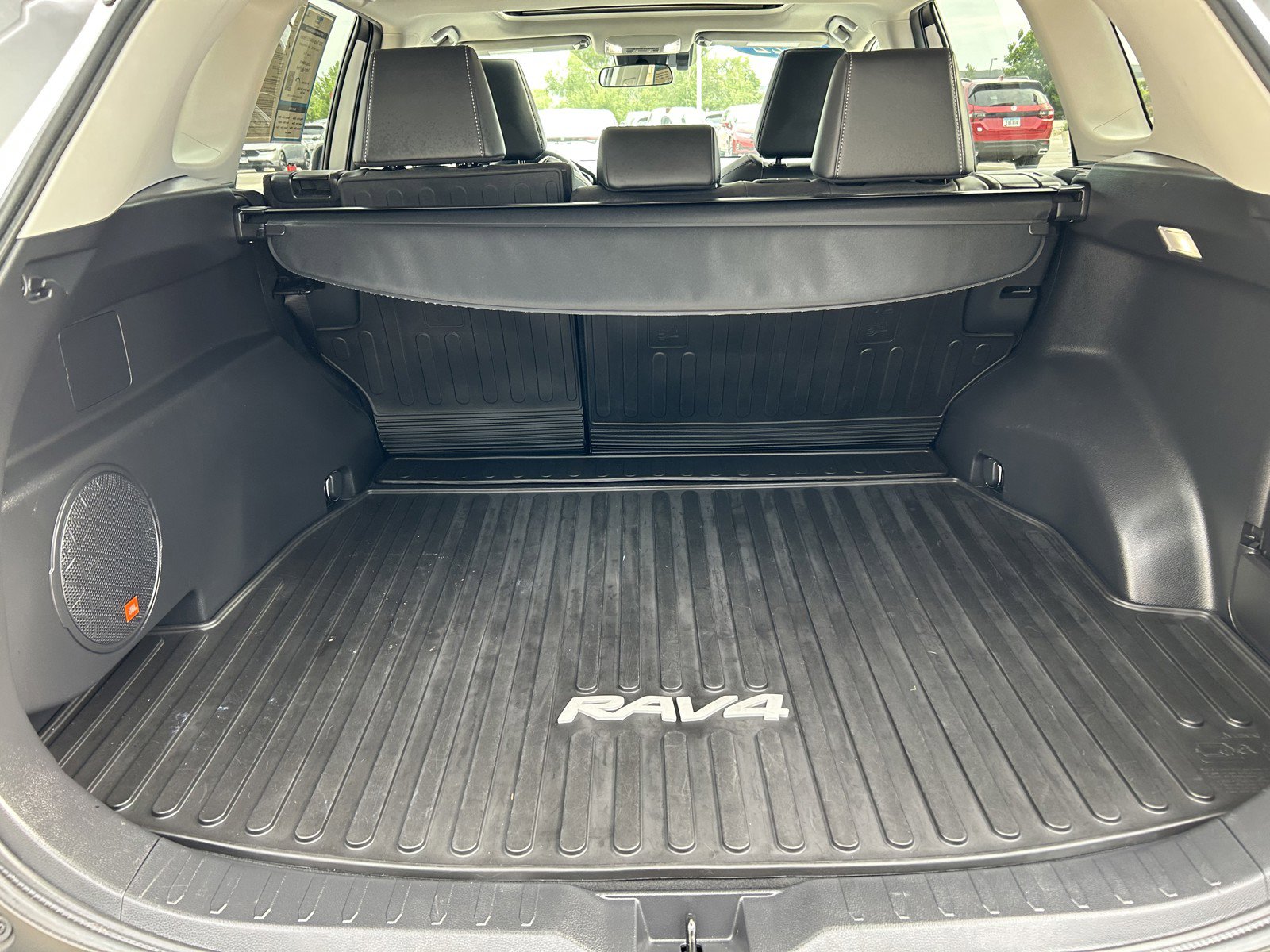 2022 Toyota RAV4 XLE Premium photo 15