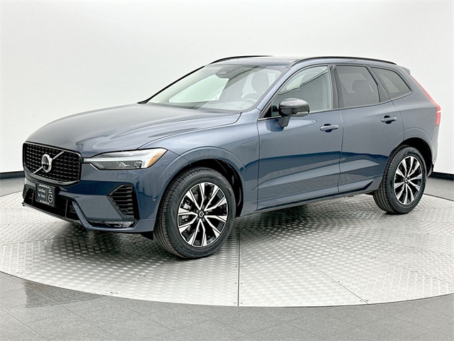 2025 Volvo XC60 Plus's photo