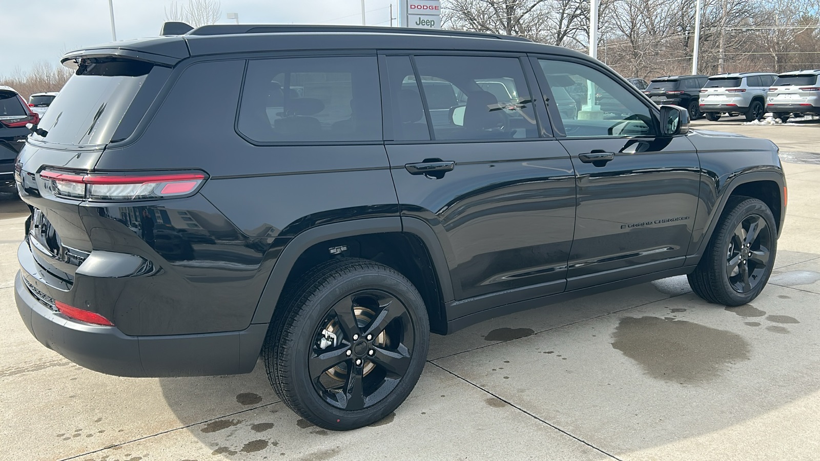 2025 Jeep Grand Cherokee Limited photo 3