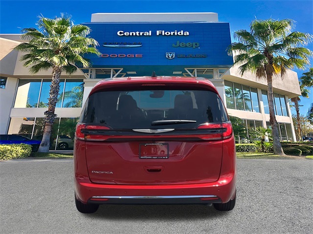 2026 Chrysler Pacifica photo 2