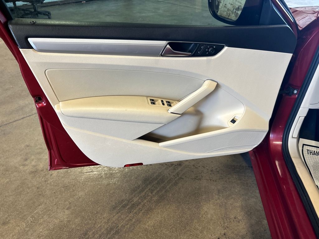 2019 Volkswagen Passat 2.0T Wolfsburg Edition photo 11