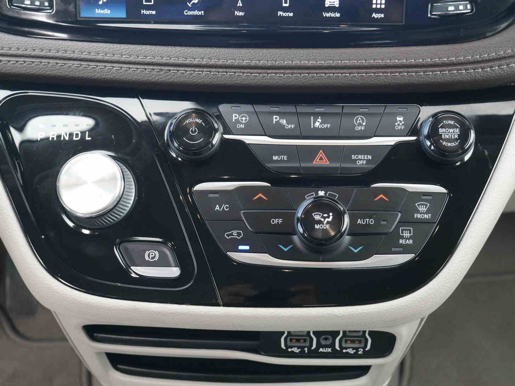 2021 Chrysler Pacifica Touring L photo 5