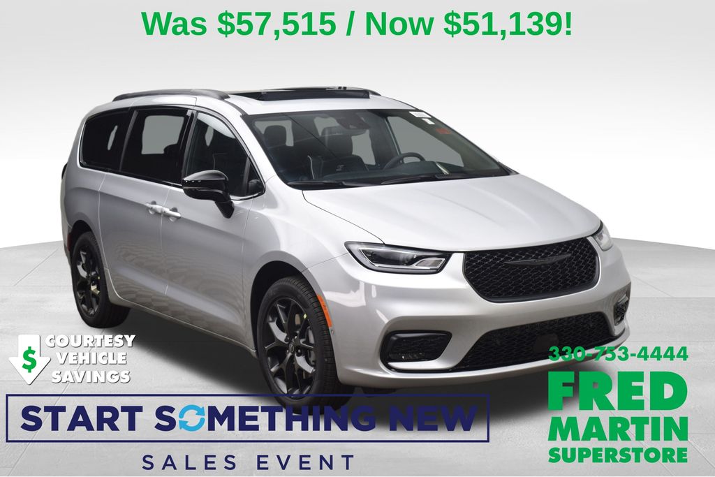 2026 Chrysler Pacifica Limited's photo