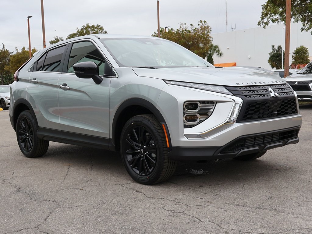 2025 Mitsubishi Eclipse Cross LE photo 2