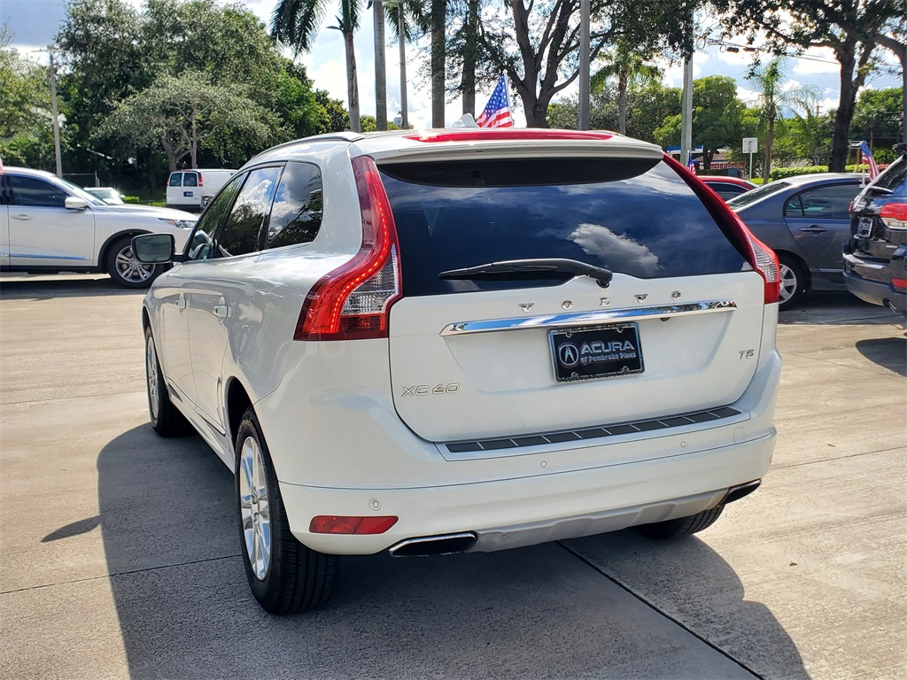 2016 Volvo XC60 T5 Drive-E Premier photo 4