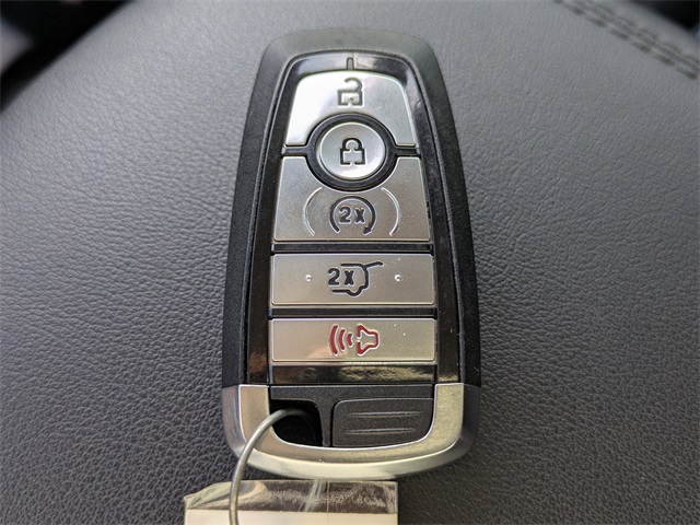 2022 Ford Edge SEL photo 26