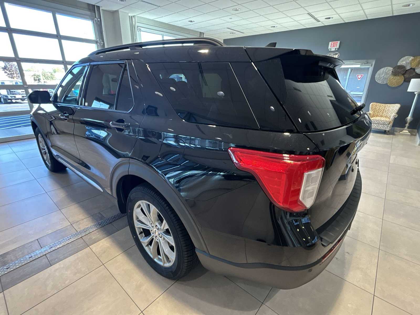 2023 Ford Explorer XLT photo 3