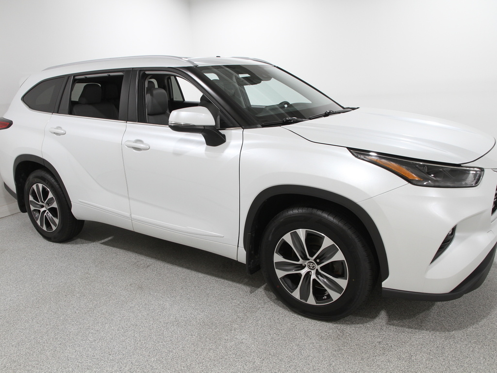 2023 Toyota Highlander XLE's photo