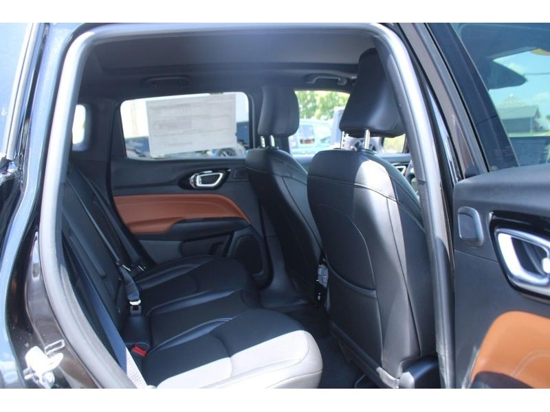 2025 Jeep Compass Limited photo 4