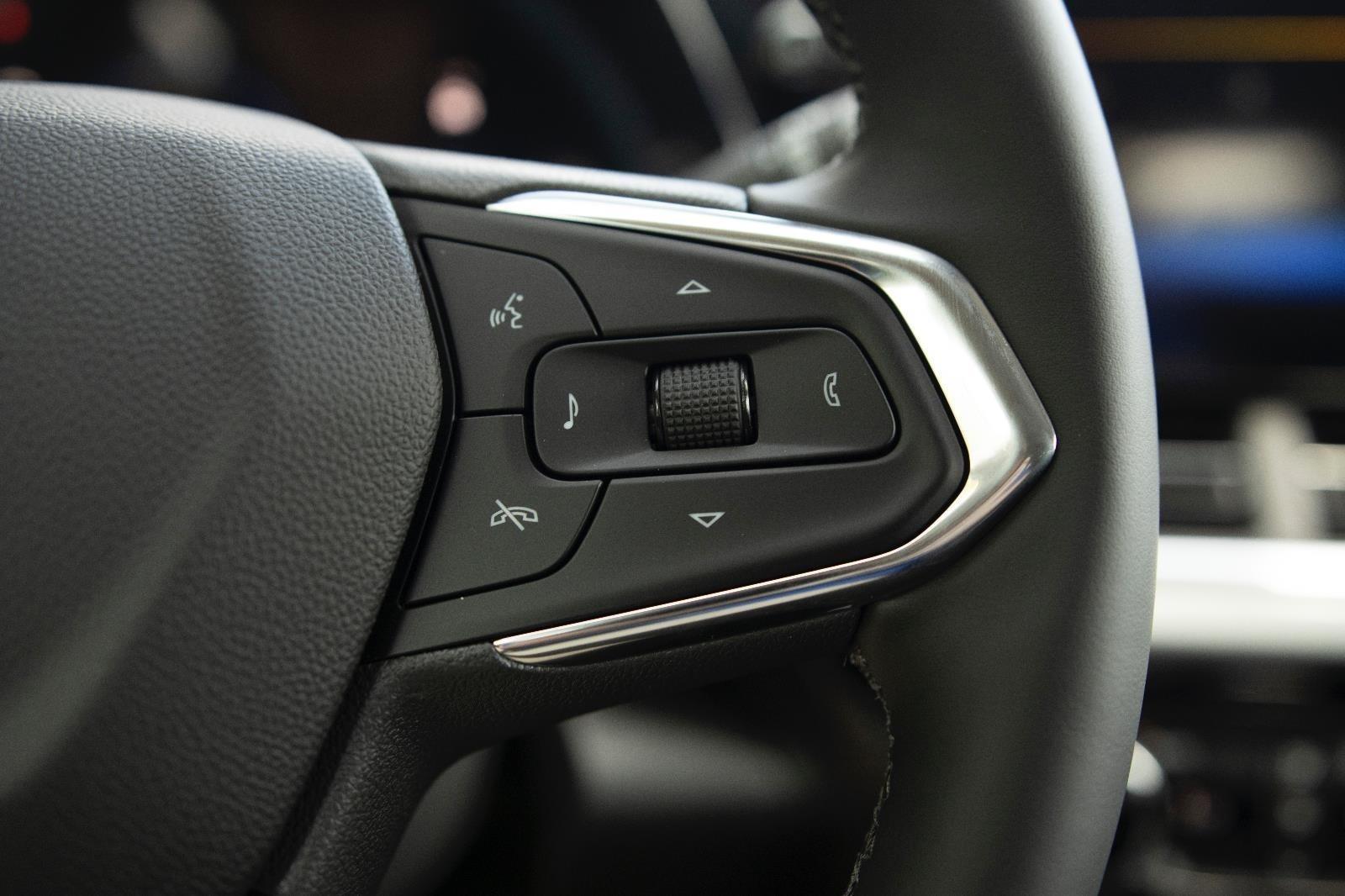 2025 Chevrolet Trax LT photo 15